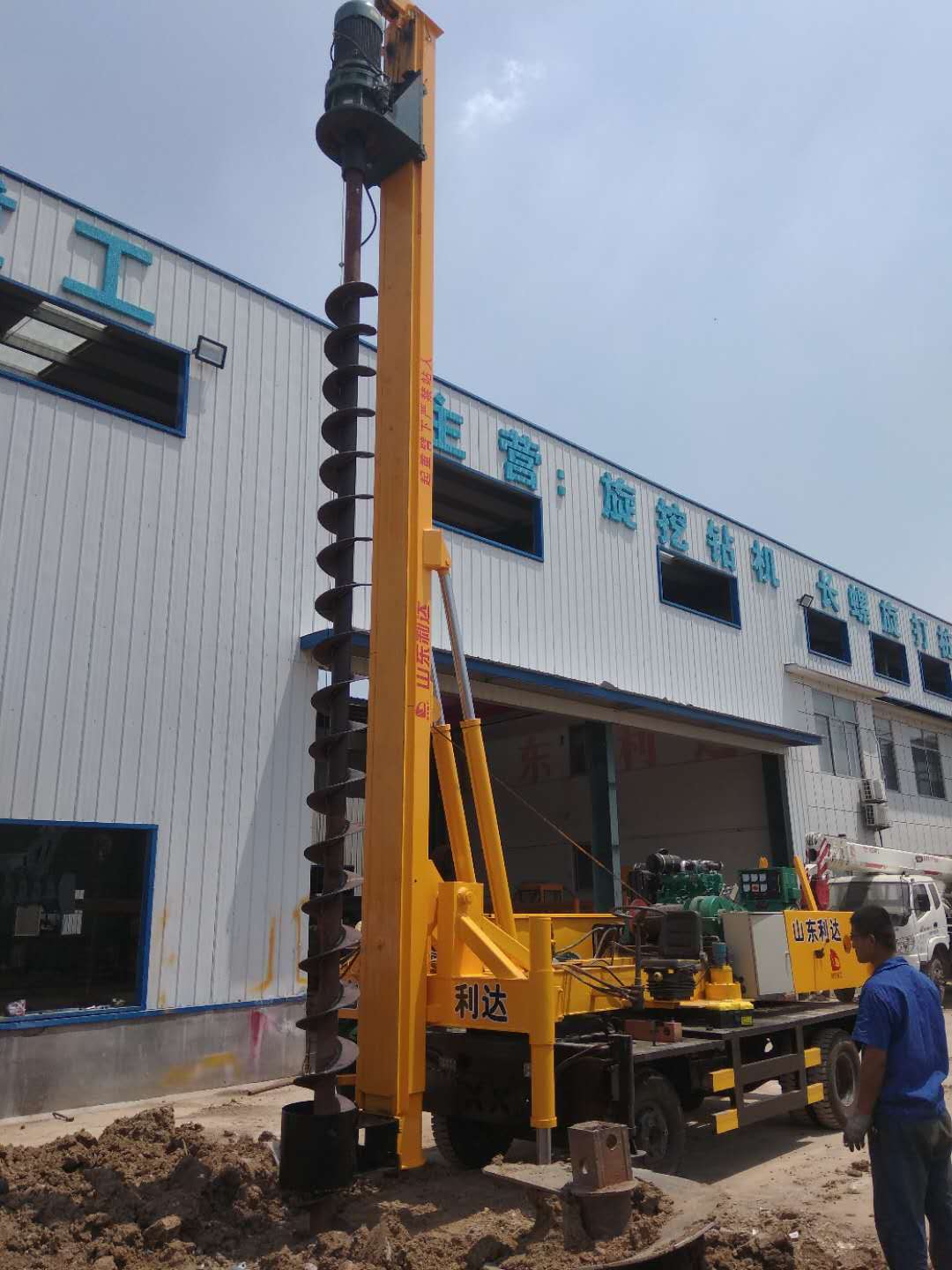 汽車底盤7米深400MM直徑長螺旋鉆機(jī)